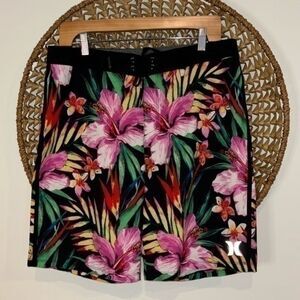 Hurley Phantom flower print swim trunks size 32